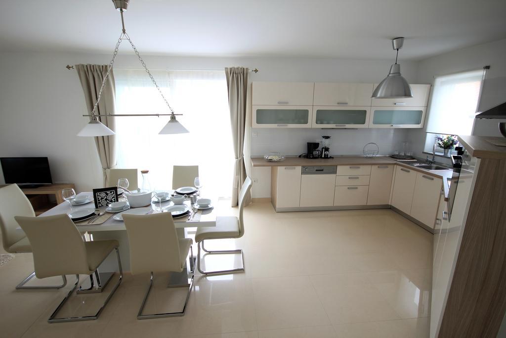 Apartments Villa Mantinela Malinska Buitenkant foto