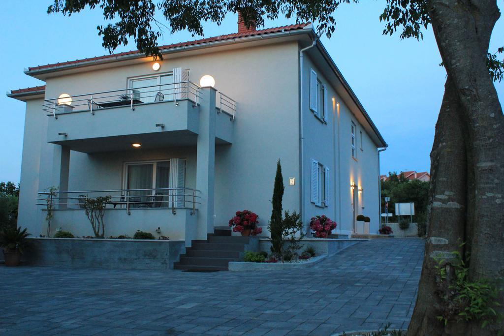 Apartments Villa Mantinela Malinska Buitenkant foto