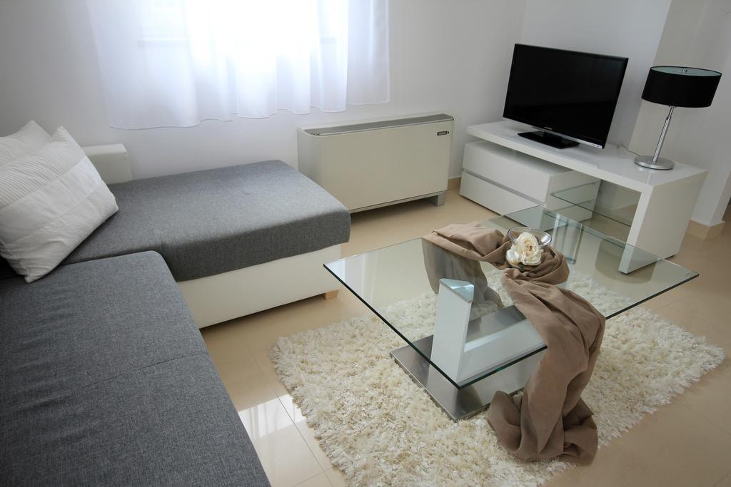 Apartments Villa Mantinela Malinska Kamer foto