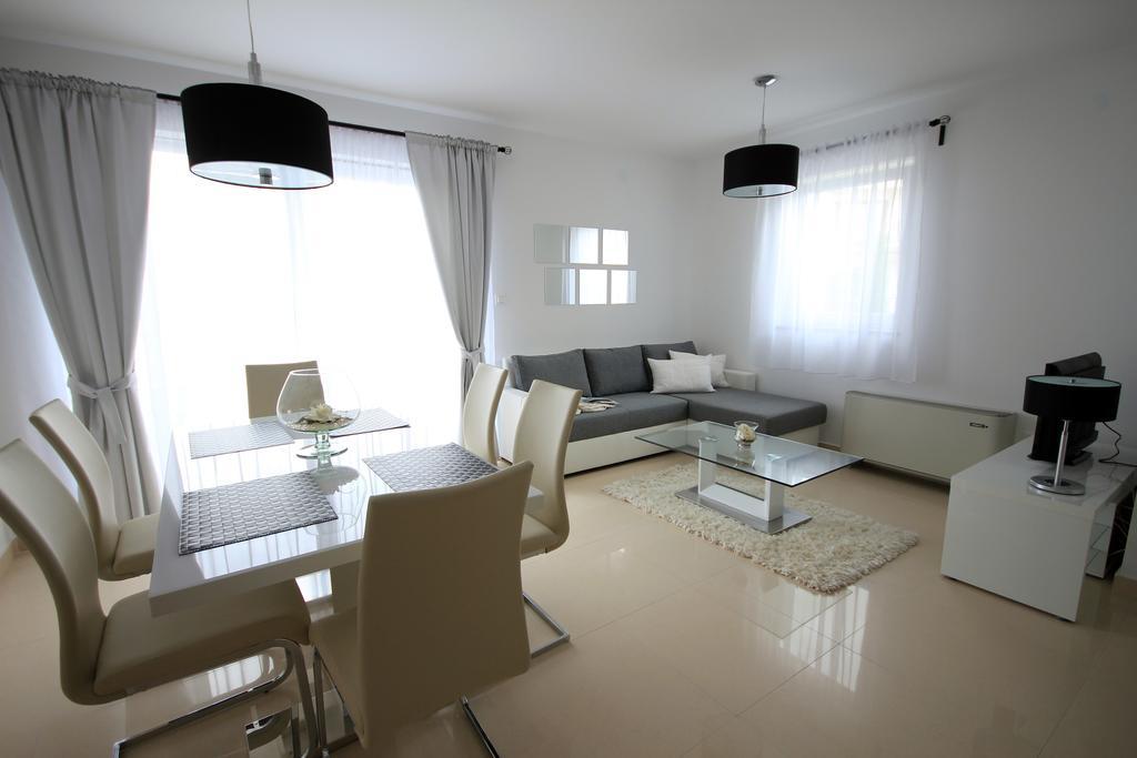 Apartments Villa Mantinela Malinska Buitenkant foto