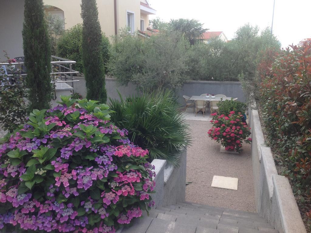 Apartments Villa Mantinela Malinska Buitenkant foto