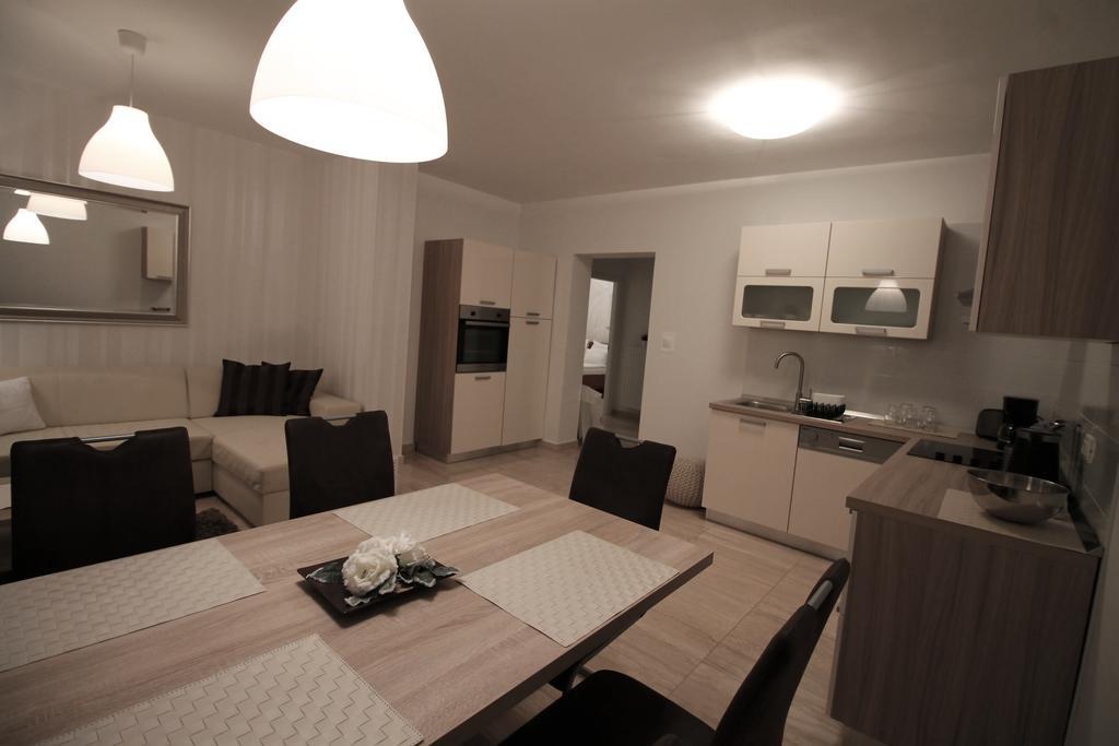 Apartments Villa Mantinela Malinska Buitenkant foto